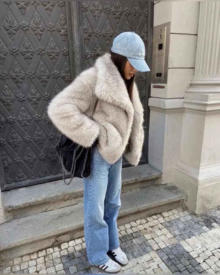 Élise™ Manteau court en fausse fourrure